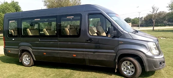 Reserve Your 10 Seater Car on Rent in Mumbai Now