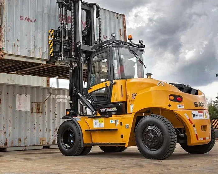 How Heavy Is a Standard Forklift And Why It Matters