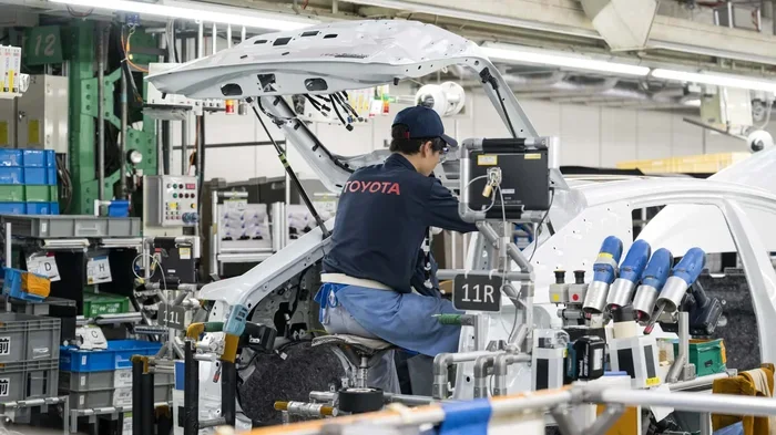Does Toyota Make More Money Than Honda Year by Year